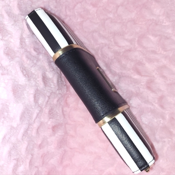 Nightmare Before Christmas Zip-Around Wallet. - Picture 8 of 16